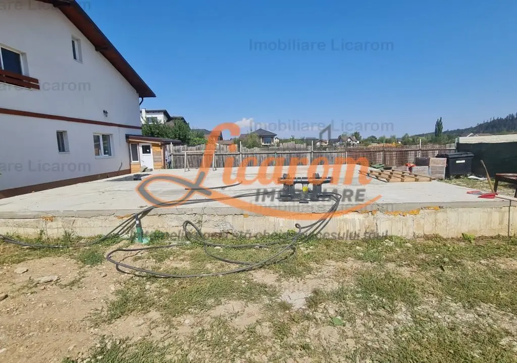 Proprietate in Cristian cu trei constructii+o fundatie,450000euro