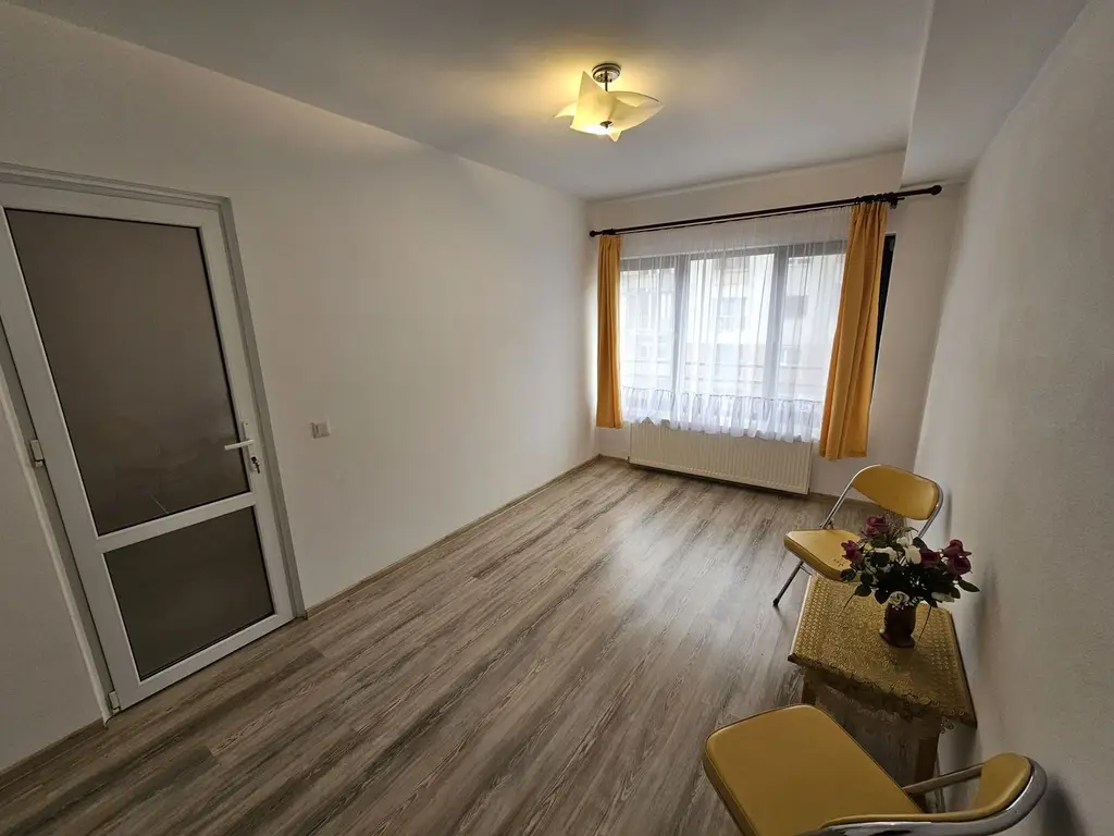 BRASADAS vinde ap Nou cu 2 cam etaj 2/4 in Carpați 2.