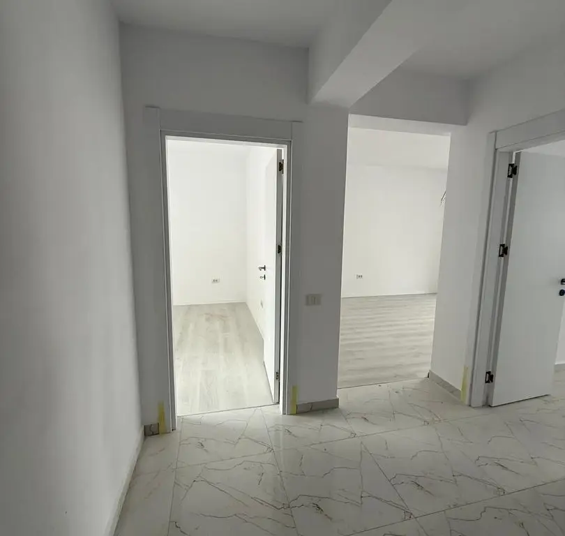 Apartament 56 mp, bloc nou, parcare inclusă, etaj 3, două balcoane, 80.000 euro TVA inclus