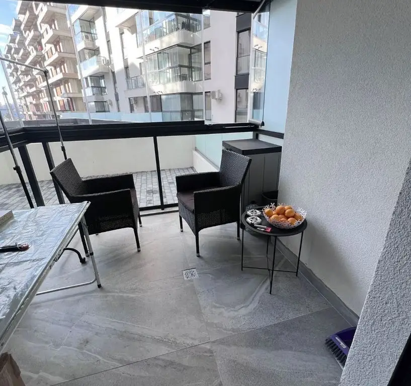 Ap 2 camere Tomis Park cu terasa 108 utili schimb