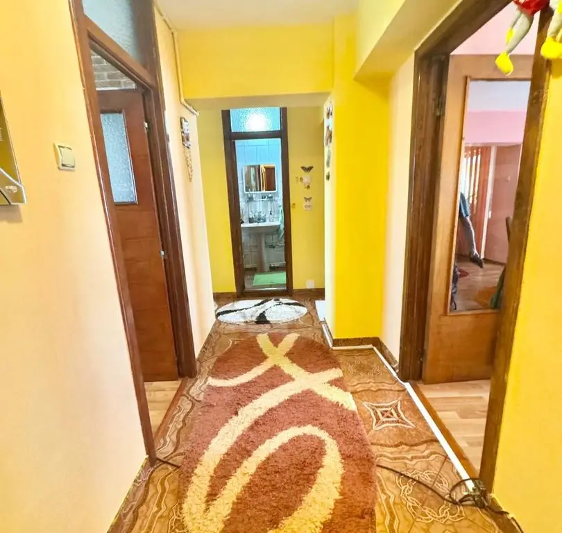 Apartament spațios, 3 camere – Bulevardul CFR, Giurgiu