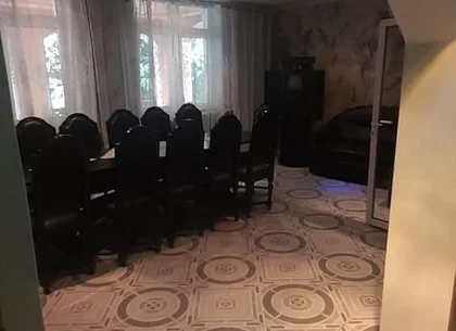 Ag. EUROPA vinde parterul unei case cu 2 etaje în zona Carpați 2.