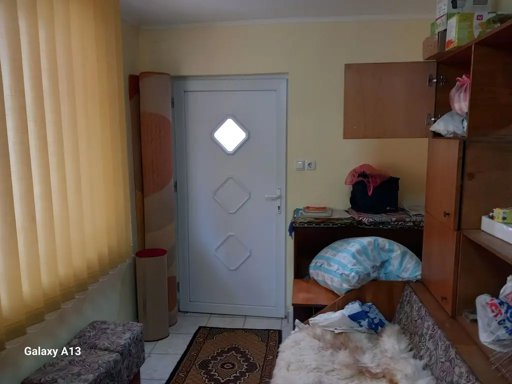 BRASADAS vinde casa 2 cam cu etaj 6 ari zona Bercu Rosu.