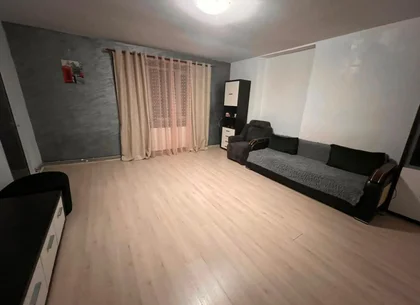 Apartament cu 2 camere, etaj 1, la casa  - zona centrala