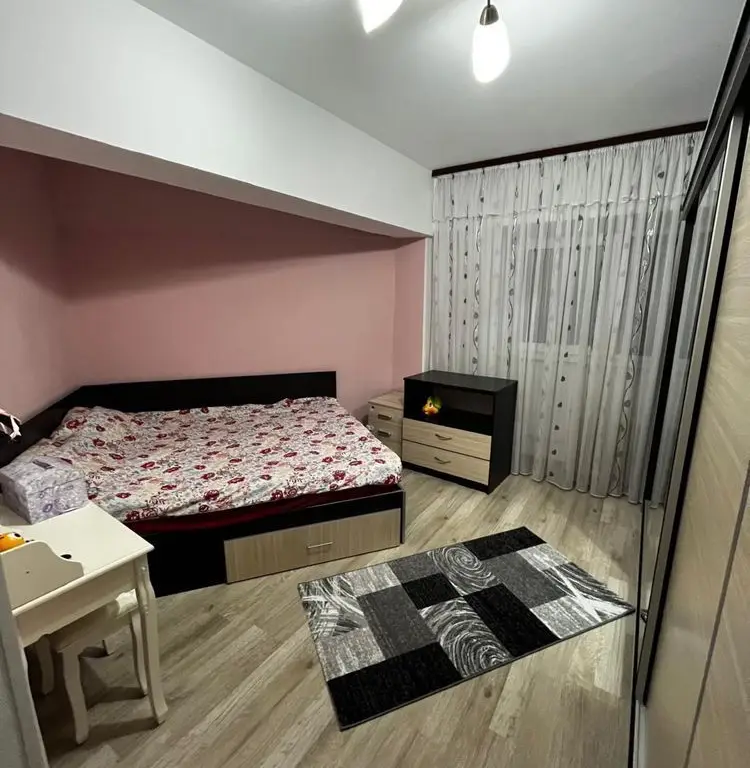 Vand apartament 4 camere