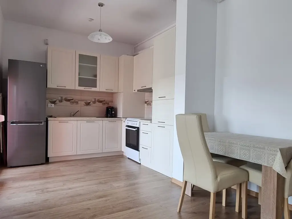 De inchiriat Apartament nou cu 3 camere excelent pozitionat