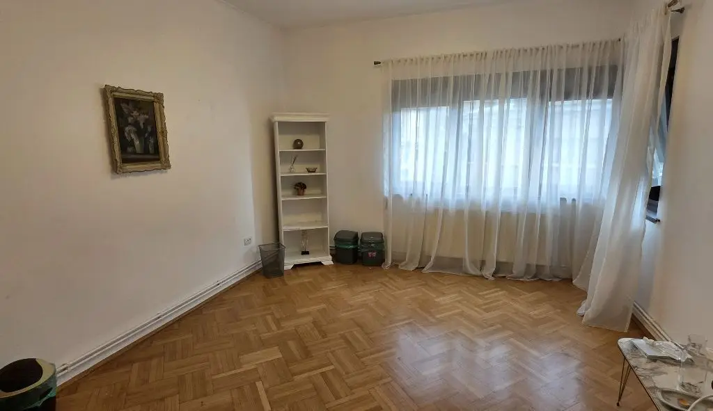 Dacia apartament 4 camere nemobilate de inchiriat