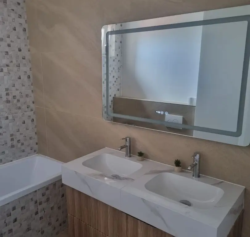 BRASADAS vinde ap 3 cam 4/4 CENTRAL 110mp RENOVAT cu garaj.