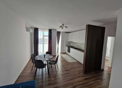 Proprietar inchiriez apartament 2 camera decomandat si loc de parcare