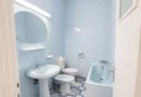 Apartament spațios cu 3 camere, 87 mp utili, 2 garaje, etaj 1 la casă