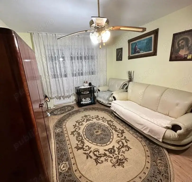 BRASADAS vinde ap 2 cam cu balcon etaj 2/3 Botizului.