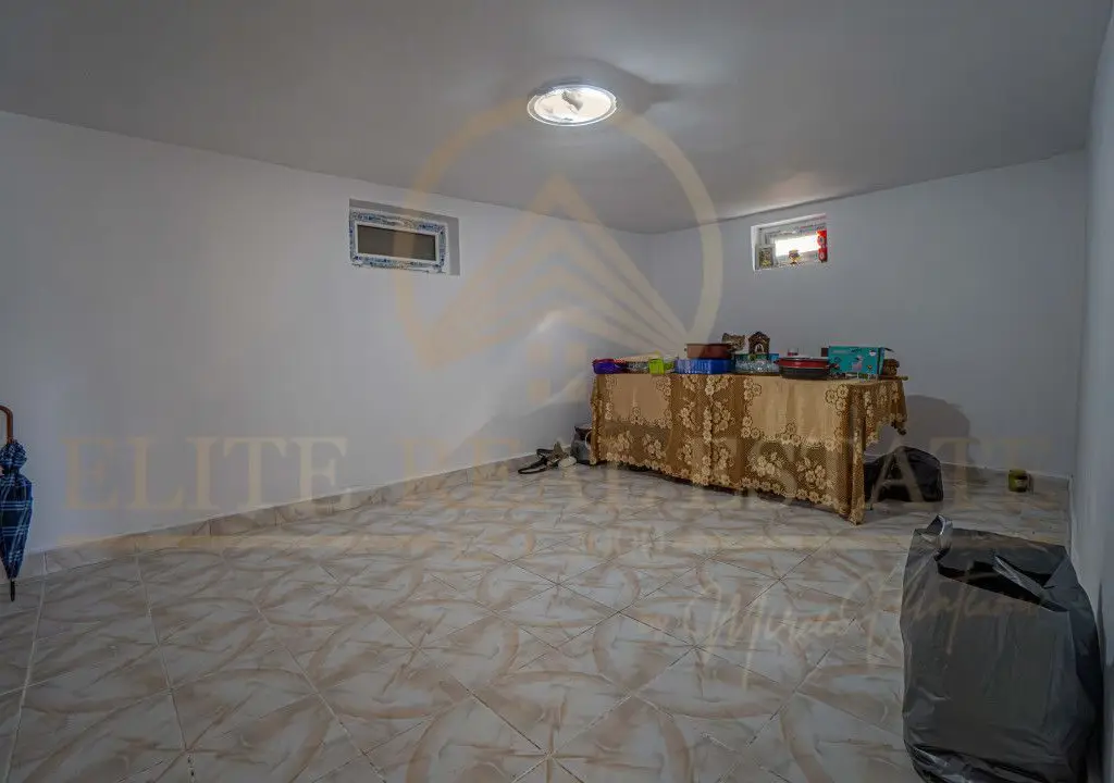 Agigea - Vila D+P+1E+M pe un teren de 772 mp cu o deschidere de 21,46 m.