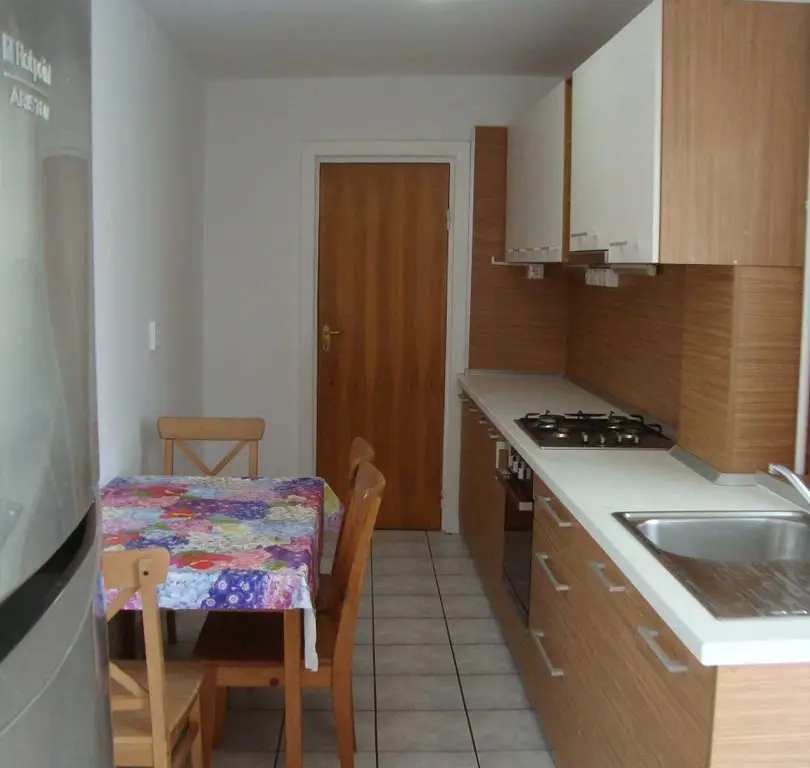 Inchiriez Ap 4 cam 110 mp cochet 2 bai Piata 1 Mai  Kiseleff
