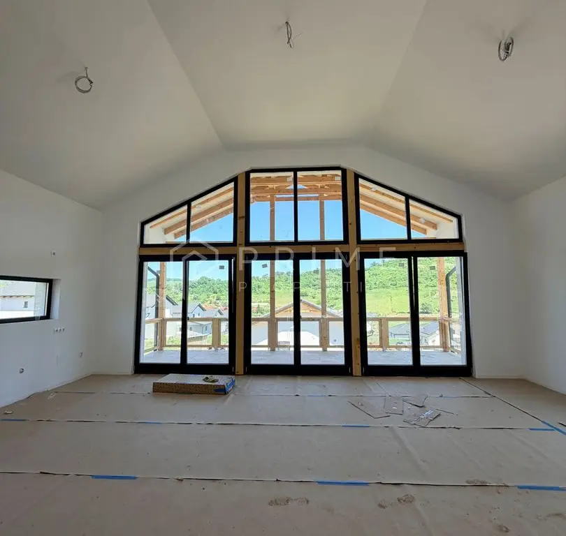 Vilă chalet modern cu perete panoramic de sticlă - Livezeni, Mureș