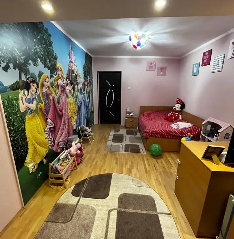 Vand apartament 4 camere
