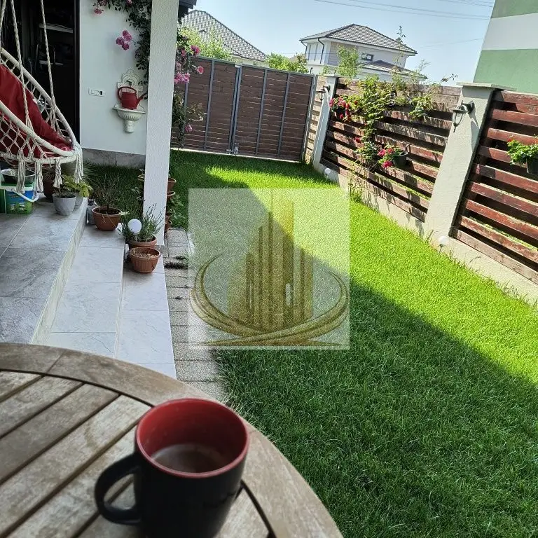 Casă înșiruită, 3 cam, 2 bai 80mp | Zona Cora Dumbrăvița |