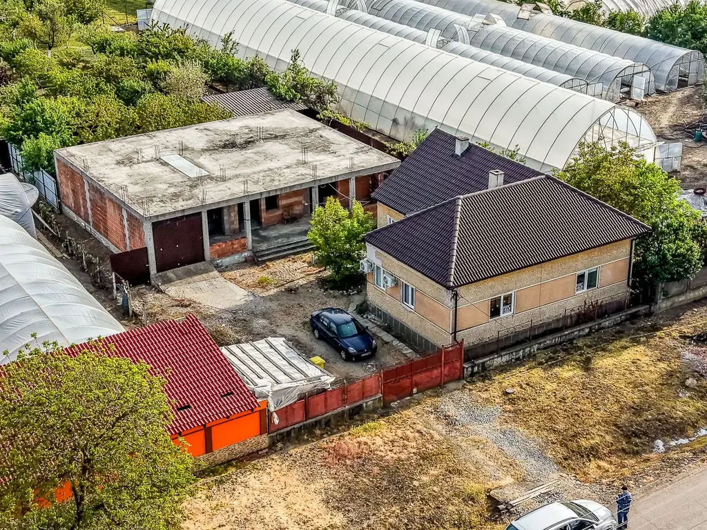 Casă finisată + casă în construcție, la același preț!
