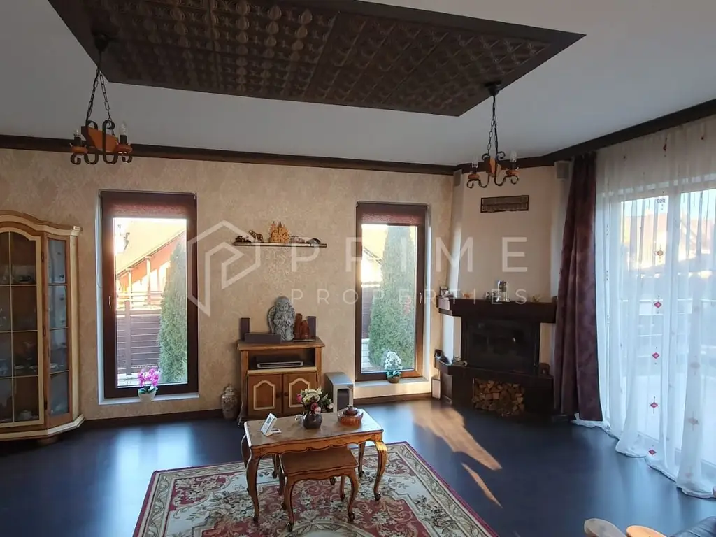 Casă individuală elegantă – Corunca, curte spațioasă