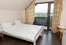 Vilă 5 dormitoare, 4 băi, 2 248mp teren, piscină. Preț: 229 000 E.