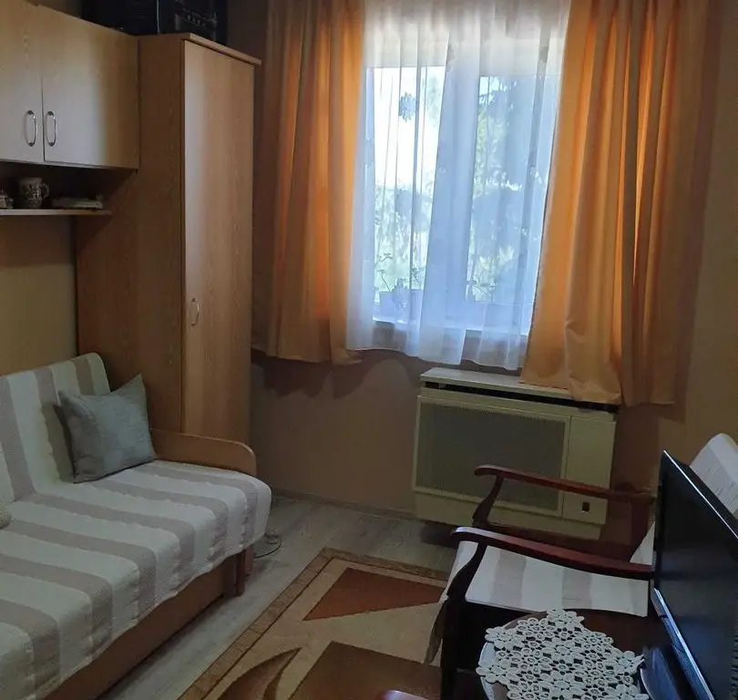 BRASADAS vinde ap 2 cam etaj 2 Botizului