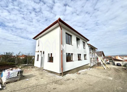Casă Tip Duplex | 4 Camere | 2 Balcoane | Terasă | Șura Mică
