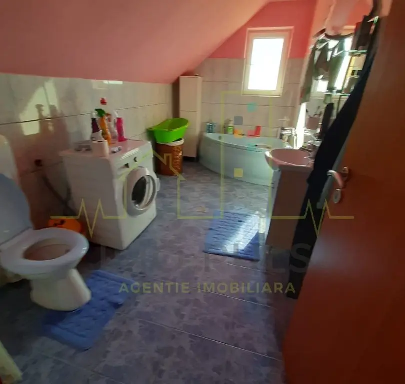Casa individuala in Dudestii Noi. Panouri solare.