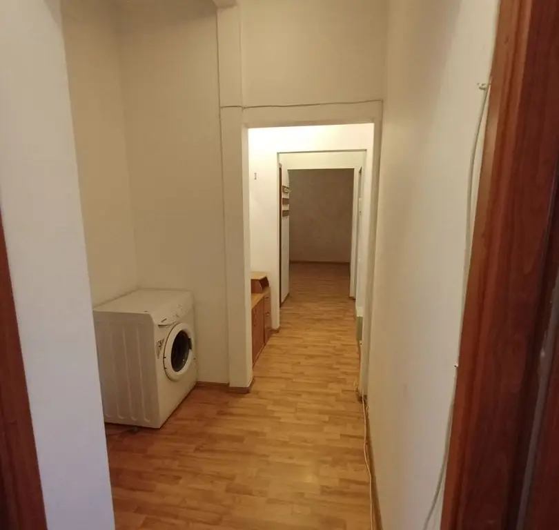 Vand apartament cu 3 camere in poarta 6 direct proprietar