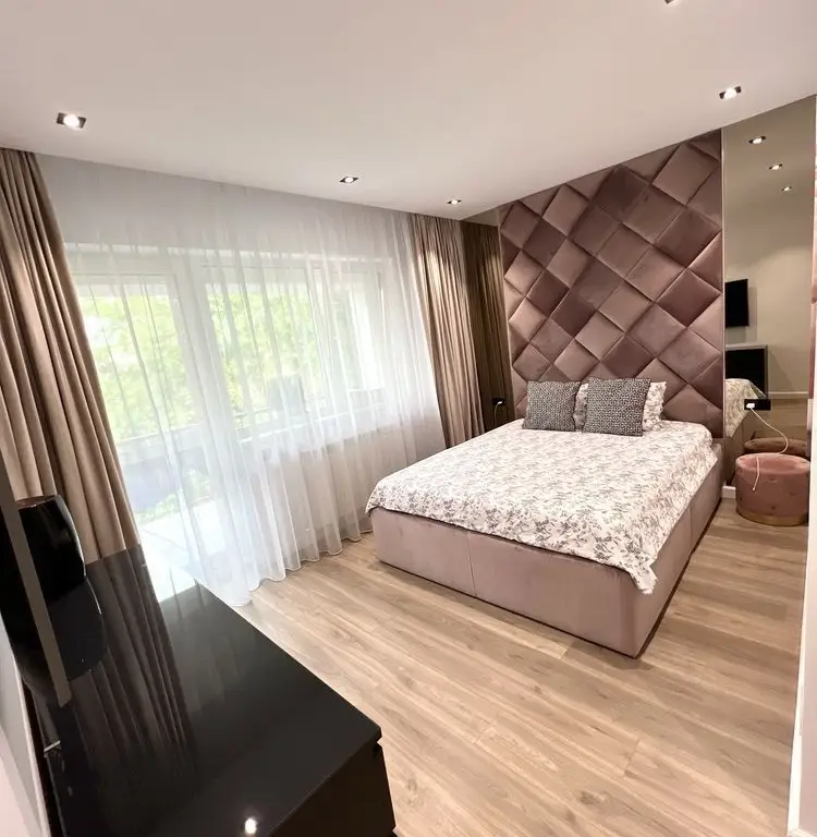 Apartament Lux 3 camere (2 parcari incluse)