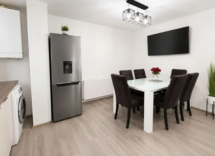Duplex Spațios cu 3 Dormitoare și Curte Amenajată
