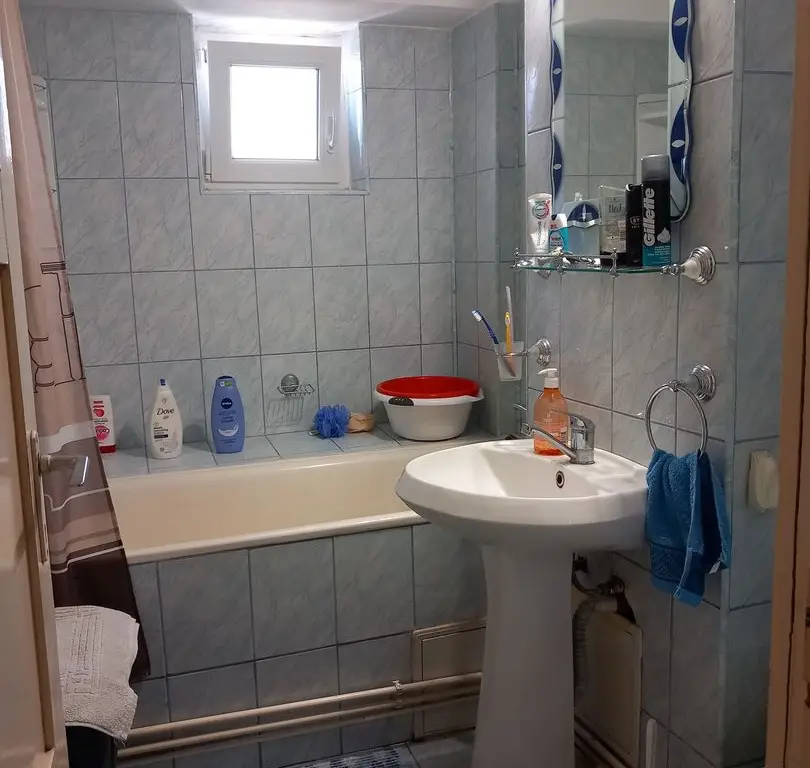 Ag EUROPA vinde ap. 2 cam RENOVAT in 65mp Carpați 2 Etaj 4.