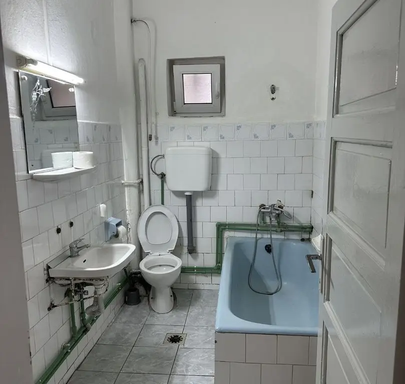 BRASADAS vinde PARTERUL unei case in zona Botizului.