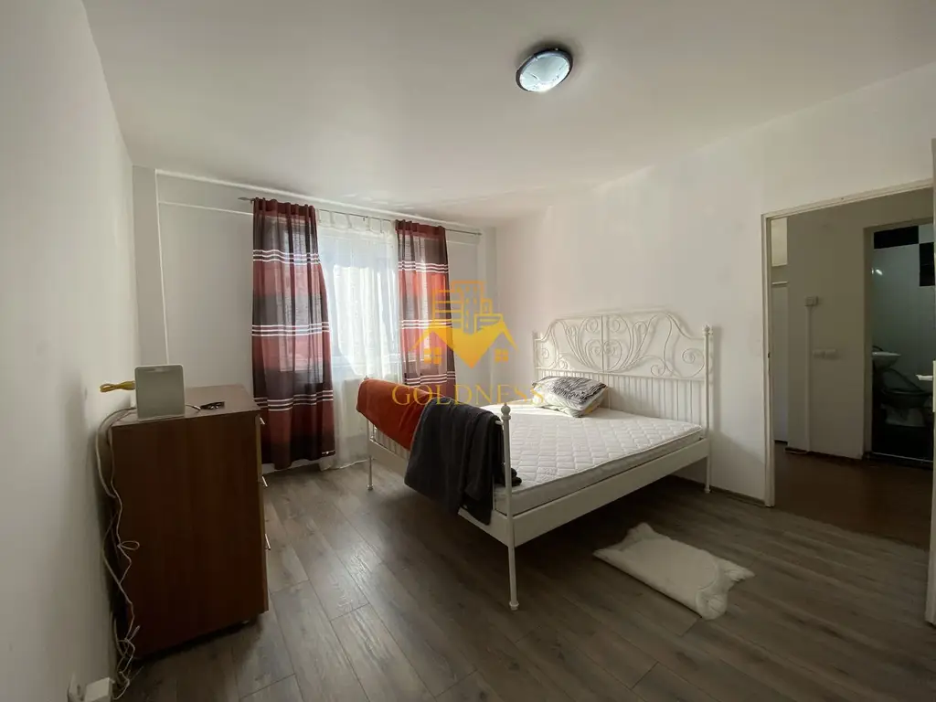 1 camera, Parcare, Zona Restaurant Jar, Borhanci, Zona I. Bocksai