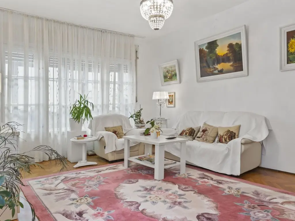 Vând apartament lux