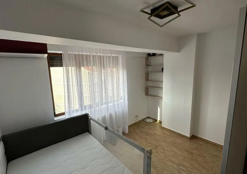 Apartament Damaroaia 3 camere 101 utili parcare subteran+Boxa Direct Proprietar