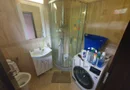 Casa + 5 apartamente + spatiu de inchiriat + parcari. Pretabil locuit + afacere