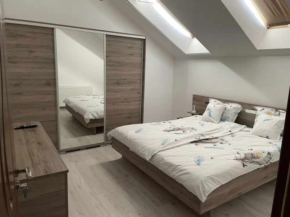 BRASADAS vinde ap 2 cam mobilat, recent renovat.