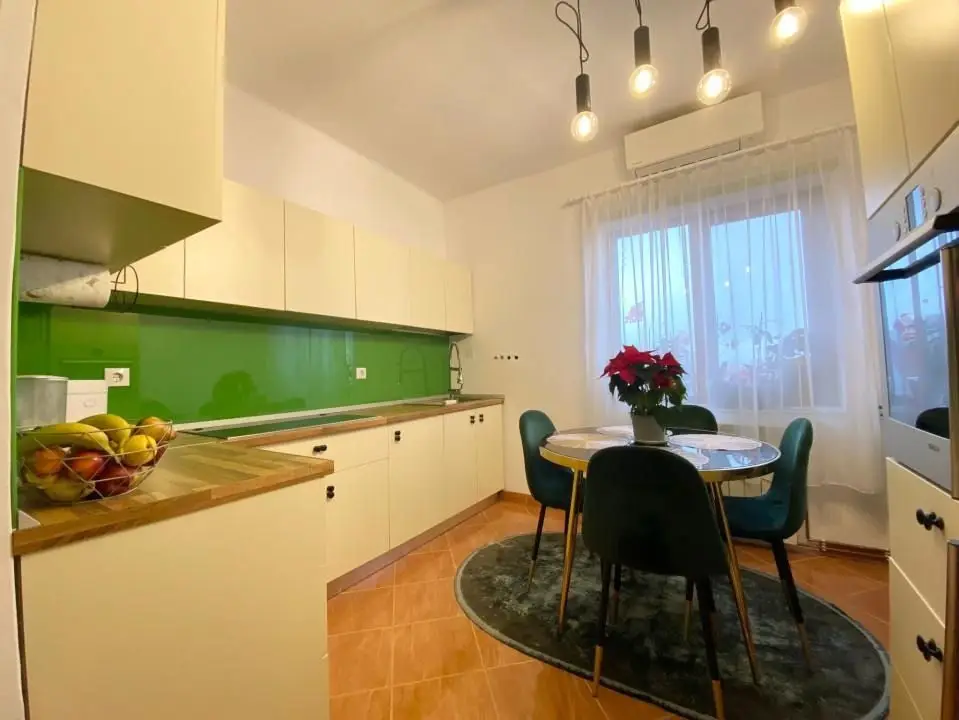 Apartament 3 camere, Gheorghe Doja, Oradea,70 mp. 125 000. Comision 0.