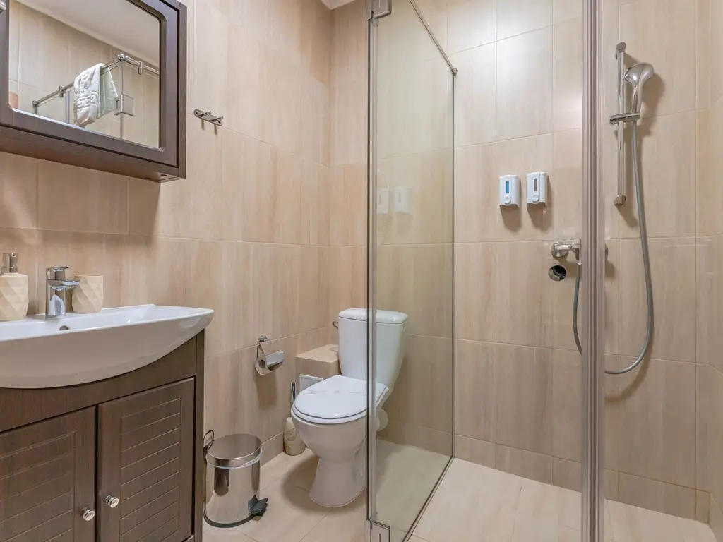 Pensiune Râșnov, 13 camere plus locuință proprietar, zonă Cetate