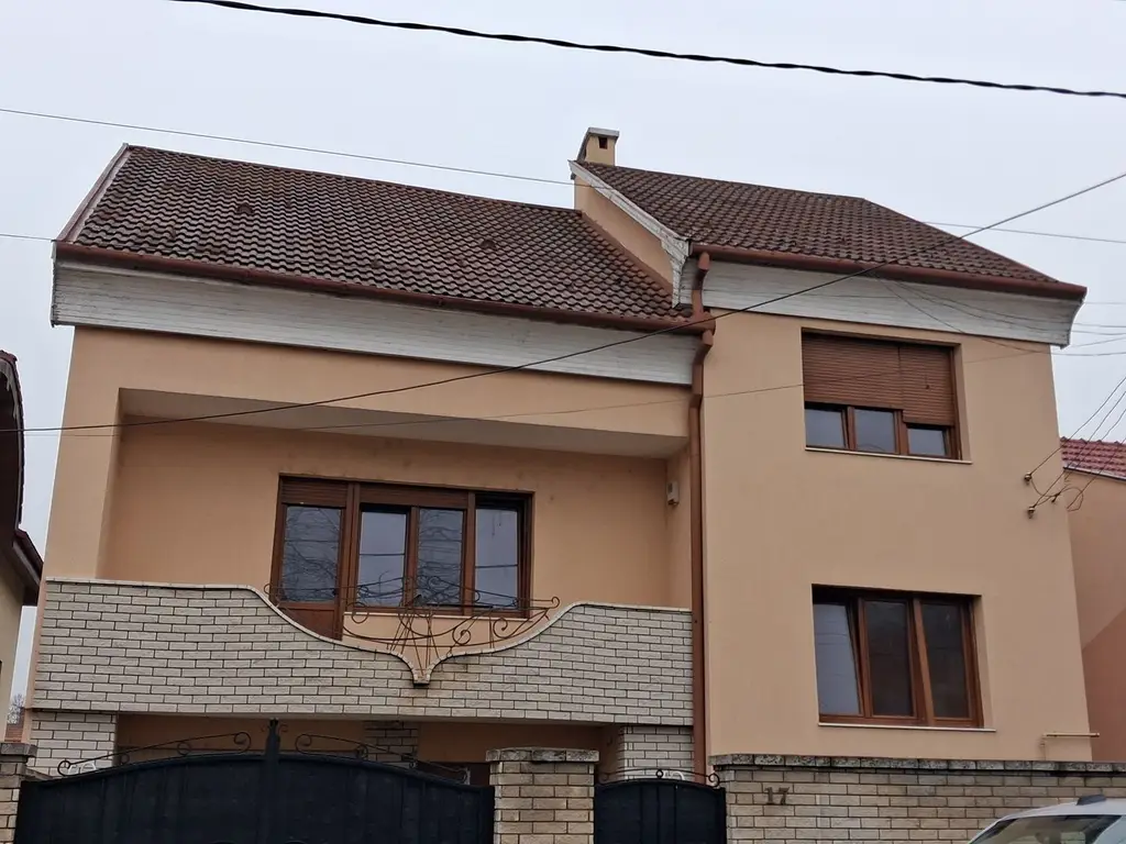 Casa RENOVATA partial 8 cam 6 ari 550mp garaj Ana Ipatescu.