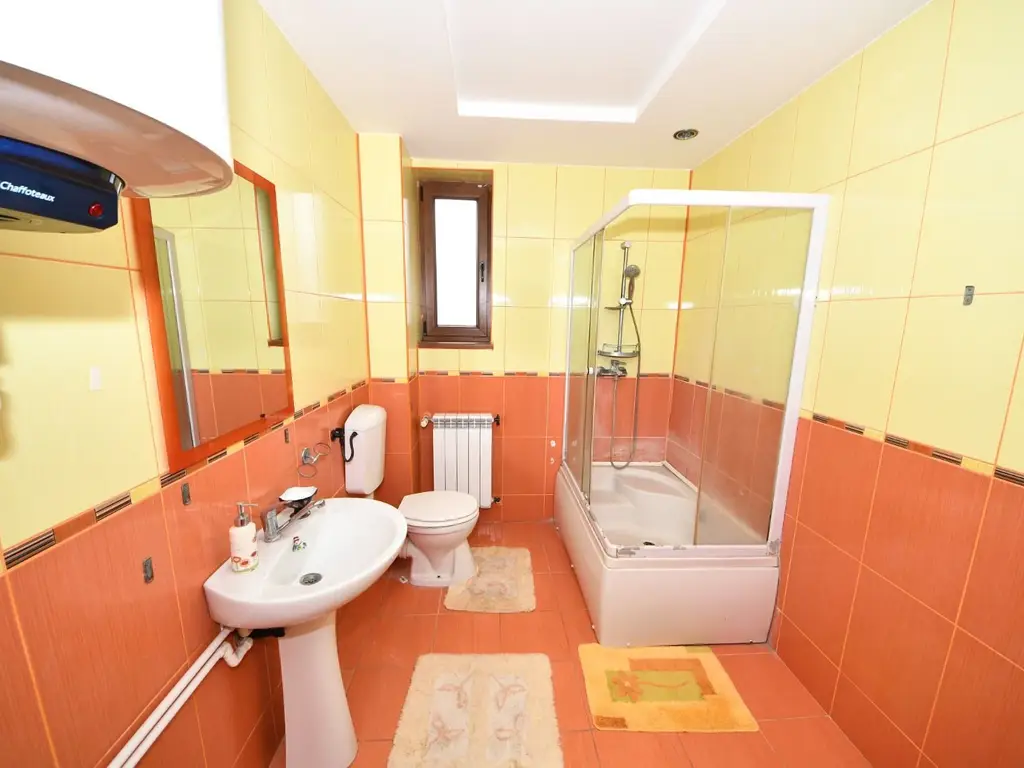 Vila spatioasa, pretabil pentru locuit/clinica, zona Micro 17 – Galati