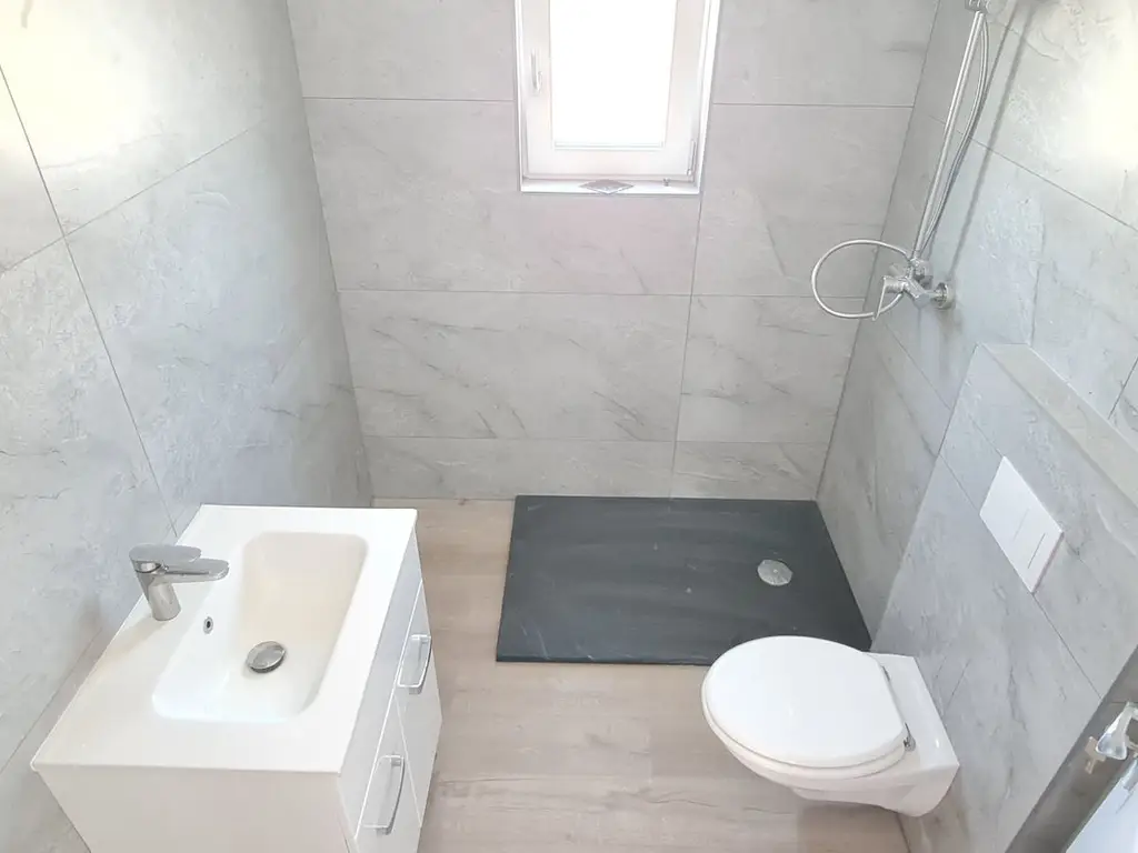 Casa individuala 4 camere 3 bai si garaj Cartier Izvor