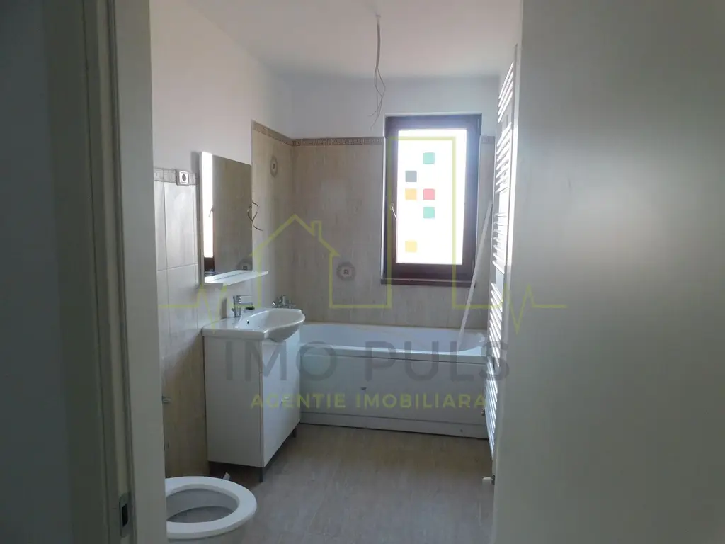 Decomandat . Finisaje de calitate.