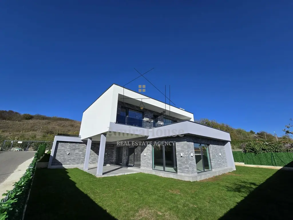 Casa individuala, 129 mp utili, teren 583 mp, terasa 68 mp, zona Sun Garden