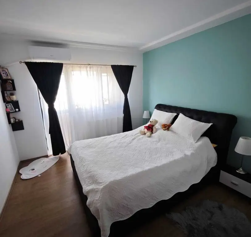 BRASADAS vinde ap 4 cam decomandat cu vedere deosebită