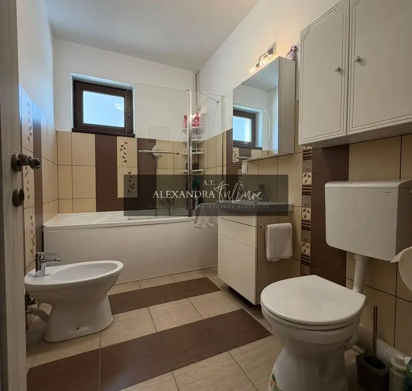 Apartament 3 camere, curte, boxa, parcare, Sub Cetate
