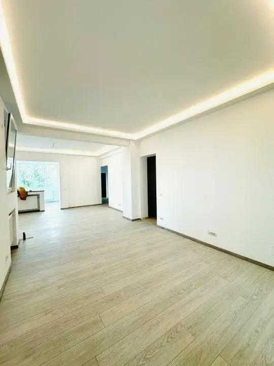 Apartament de vanzare 3 camere Calea Victoriei!