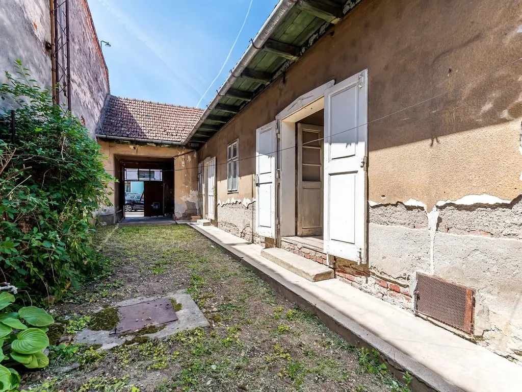 Calea Timisorii Casă solidă din cărămidă cu potențial EXCEPȚIONAL