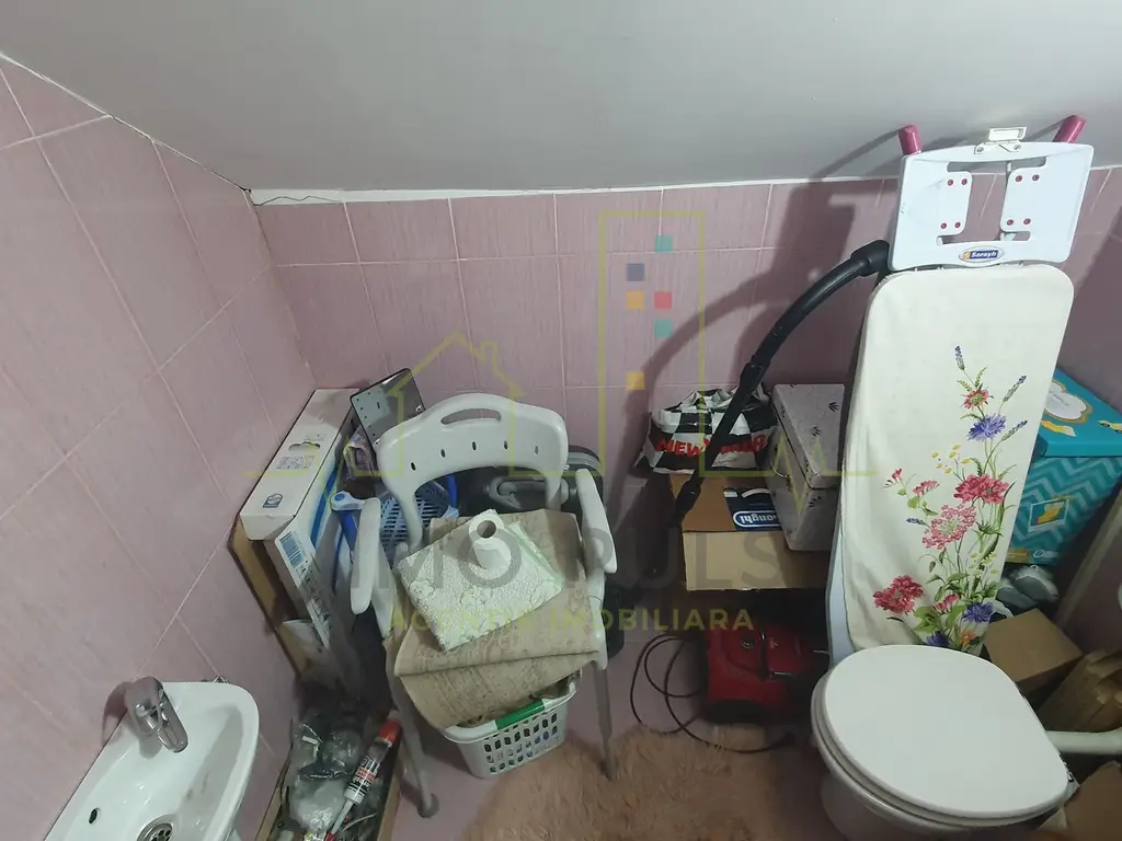 Apartament pe doua nivele cu scara interioara