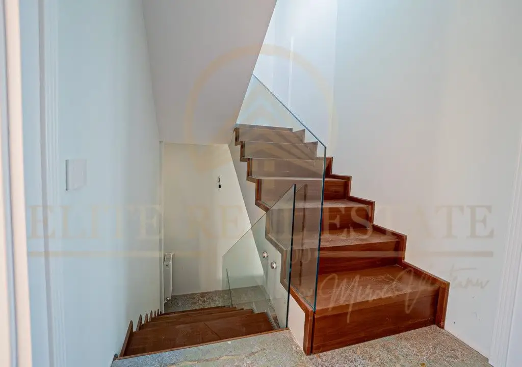Năvodari - Casă exclusivistă cu ponton privat – Primul rând la lac