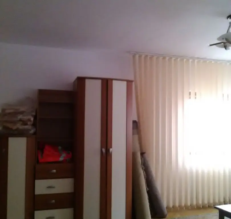 Casa 6 camere - cazare 12 persoane, Nord